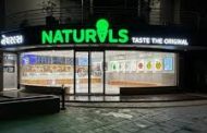 Service Marketing Mix influence on customer satisfaction: A detailed study of Naturals Ice cream in Mumbai